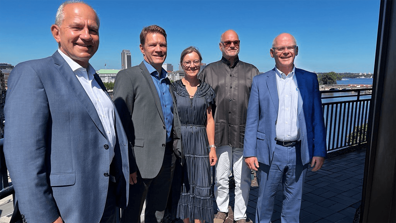 From signing ceremony in Hamburg. From left to right: Alexander Kotschi, Hannes Reuter, Bettina Kamuk, Jörn Wandschneider and Martin Gutjahr